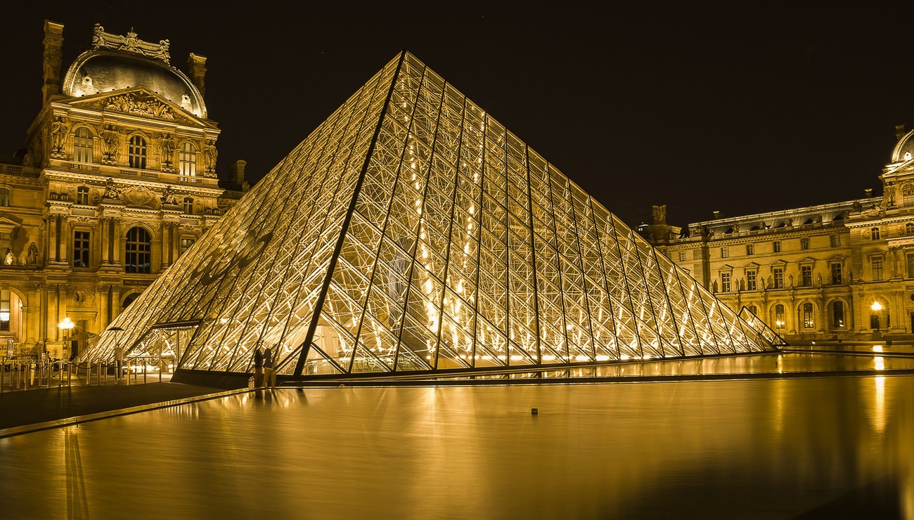 Dünyanın En Büyük Sanat Müzesi: Louvre Müzesi